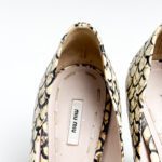 Miu Miu Black and White Printed Leather Pointed Pumps Size 37.5 - Image 4