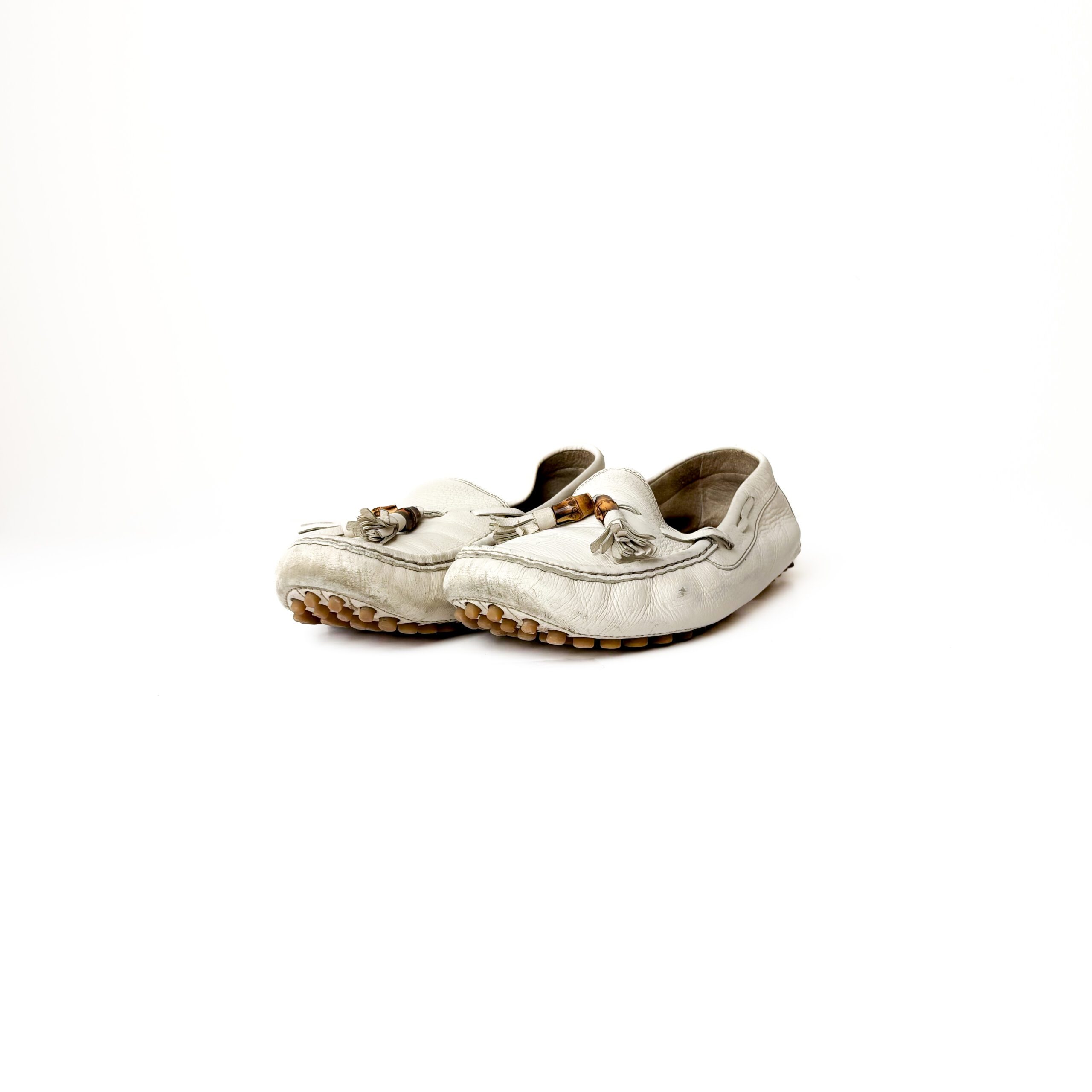 IMG_7586 Gucci Bamboo Tassel Slip-On Beige Leather Loafers – Size 40 - Image 1