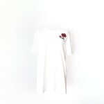 Guess Los Angeles White Rose-Embroidered Pocket T-Shirt – Size M - Image 3