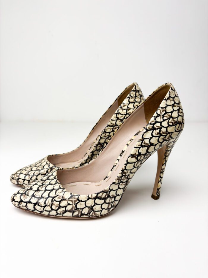 Miu Miu Black and White Printed Leather Pointed Pumps Size 37.5 - Image 2