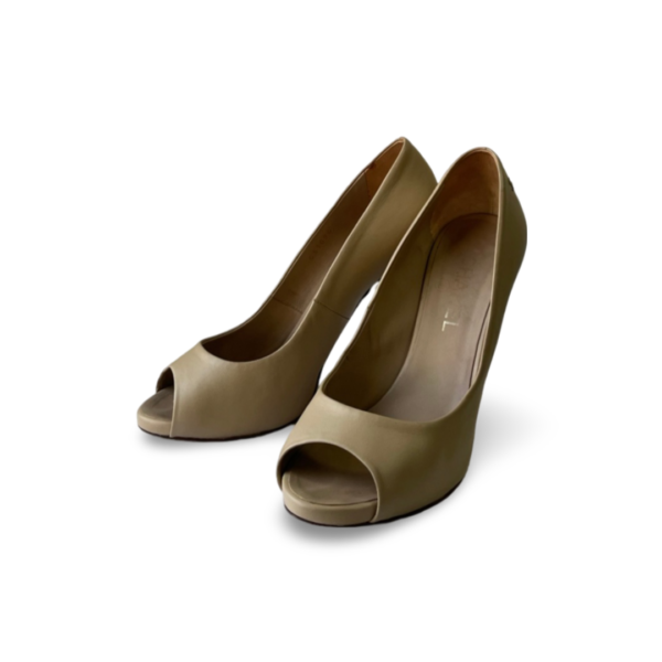 Chanel Beige Leather CC Open Toe Pearl Heel Pumps - Image 2