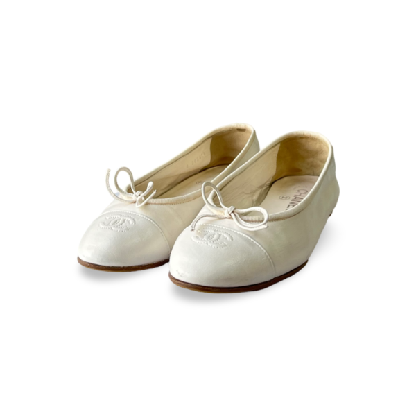 Chanel White Cambon Leather Ballet Flats Size 38.5