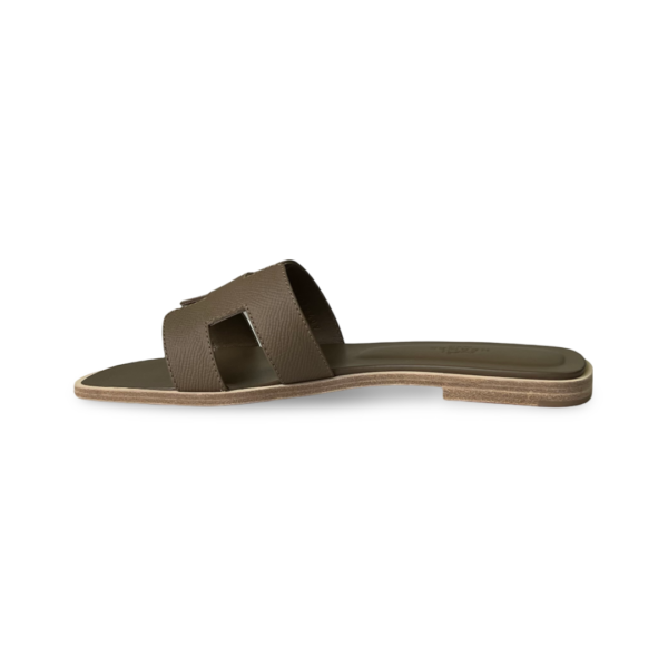 Hermès Oran Sandal in Etoupe Epsom - Image 7