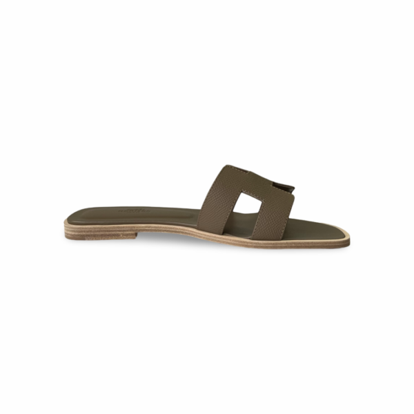 Hermès Oran Sandal in Etoupe Epsom - Image 8