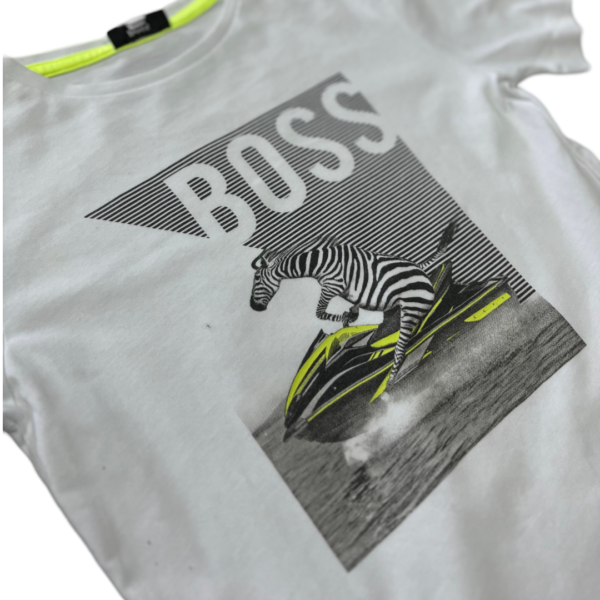 Pre-Loved Boss Boys White Cotton Zebra Print T-Shirt & Gray Shorts – Size 6 (114 cm) - Image 2