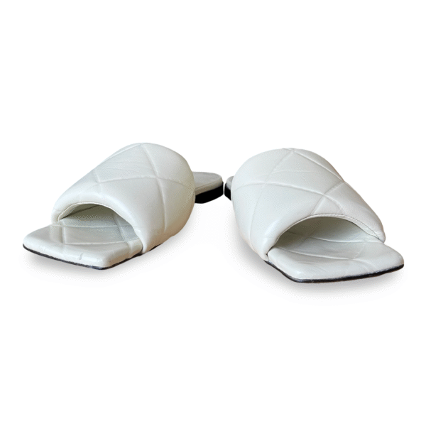 Bottega Veneta White Lido Flat Mules in Quilted Embossed Nappa Size 37 - Image 3