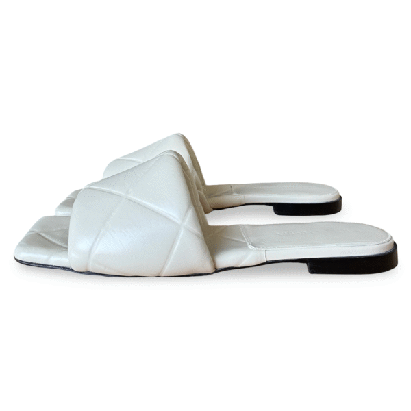 Bottega Veneta White Lido Flat Mules in Quilted Embossed Nappa Size 37 - Image 4