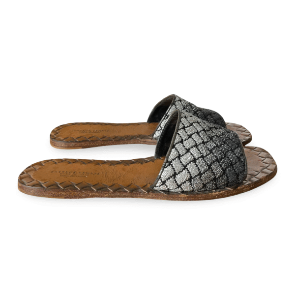 Bottega Veneta Metallic Grey/Silver Intrecciato Fabric Slide Flats – Size 36 - Image 4