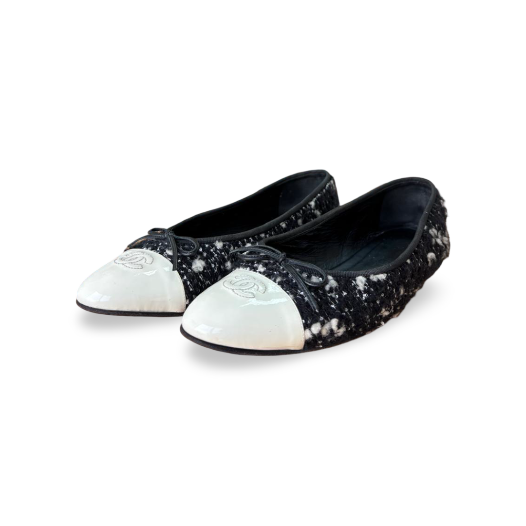 WhatsApp Image 2025-12-26 at 3.34.04 PM (1) Chanel Tweed CC Ballet Flats – Size 41 C - Image 1